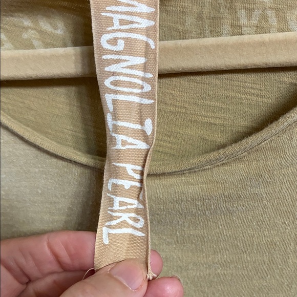 Magnolia Pearl Tan Star Graphic Short Sleeve Tee. Damaged - Picture 2 of 6